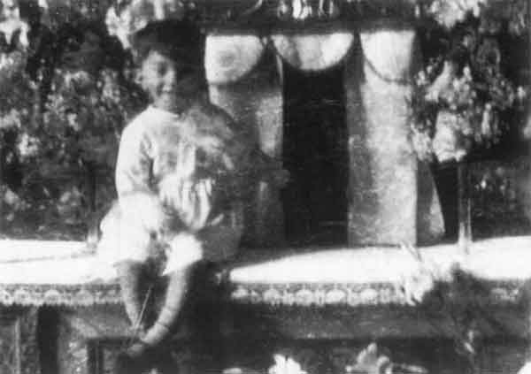 Dal 1923 al 1933 suor Costanza  malata e costretta a rimanere nella sua stanzetta:
vicino a lei vien preparata questa cappella con il Santissimo nel tabernacolo